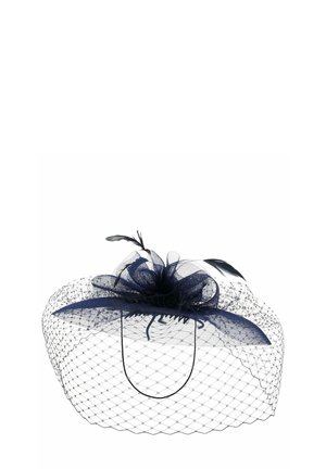 Marineblauer Fascinator mit Netzschleier, dekorativer Schleife und schwarzen Federn, entworfen für formelle Anlässe.