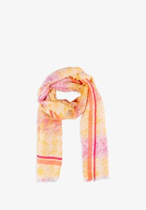 Lekki szal z różowymi, żółtymi i pomarańczowymi abstrakcyjnymi wzorami i paskami, delikatnie teksturowany z frędzlami na brzegach, luźno złożony.