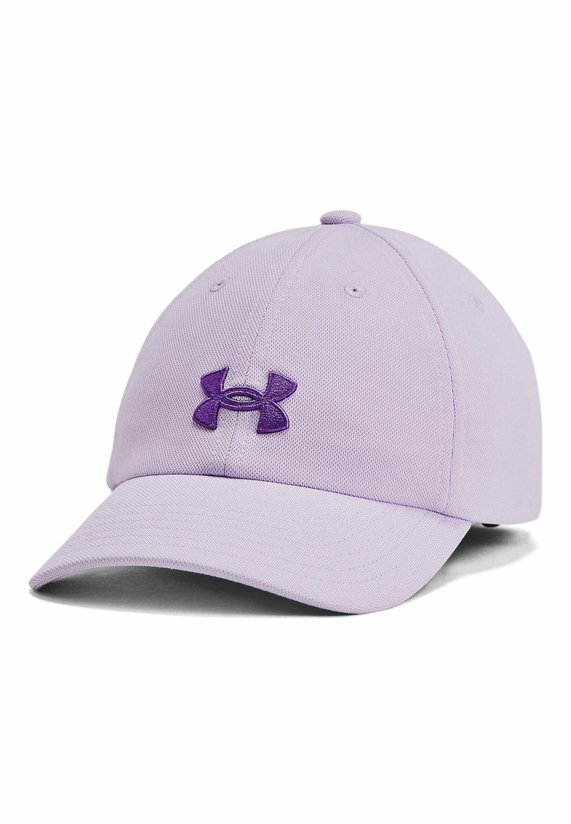 Gorra púrpura hecha de tela texturizada, con una ligera curvatura en la visera y un logo púrpura en contraste en la parte frontal.