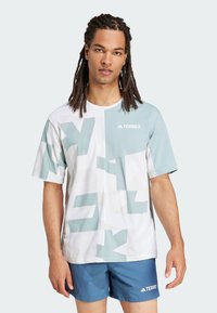 Men's short-sleeve shirt made of lightweight fabric, featuring a geometric pattern in light blue and white with a logo on the chest.