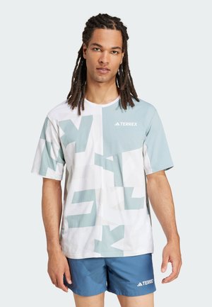 Chemise pour homme à manches courtes en tissu léger, avec un motif géométrique bleu clair et blanc et un logo sur la poitrine.