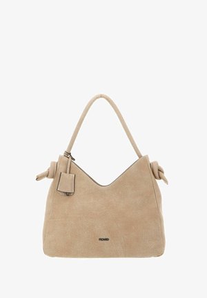 Sac à main en cuir beige doux avec un sommet en forme de V, un détail noué sur le côté, une texture lisse et une petite étiquette attachée. Présente un matériel minimal.