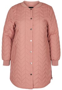 Světle růžová prošívaná bunda s diamantovým vzorem, kulatým límcem, zapínáním na patentky a elastickými manžetami. Má boční kapsy na zip.