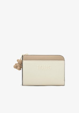 Porta carte piccolo beige e crema con logo TOUS in rilievo e cerniera con ciondolo a forma di orsetto.