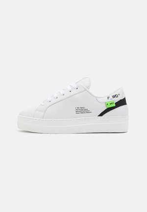 Tenisky - white