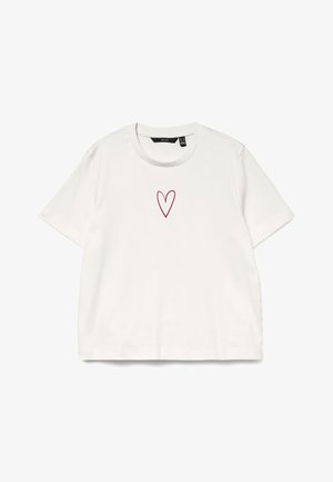 Tricou alb cu mâneci scurte, având în centru pe piept un contur mic și simplu în formă de inimă roșie.