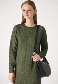Vero Moda VMYEN O-NECK DRESS - Φόρεμα-πουλόβερ - rifle green