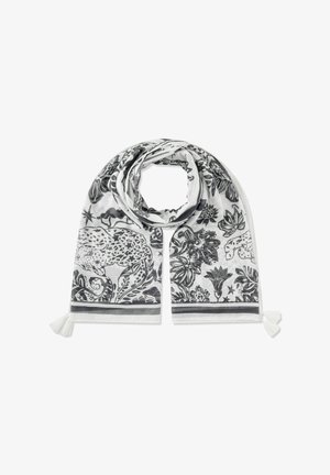 Witte sjaal met zwarte botanische en dierlijke prints, waaronder een luipaard, met witte kwastjes aan beide uiteinden, plat gelegd op een witte achtergrond.