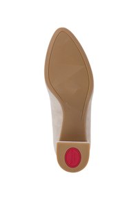 Suela de zapato de tacón alto de ante beige con una base de goma texturizada, que presenta un acento rosa en el tacón y una marca de talla de 37.