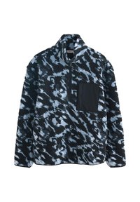 Fleece pullover met een blauw-zwart abstract patroon, een halve ritssluiting bij de hals en een effen zwarte zak op de linkerborst. Zachte textuur.