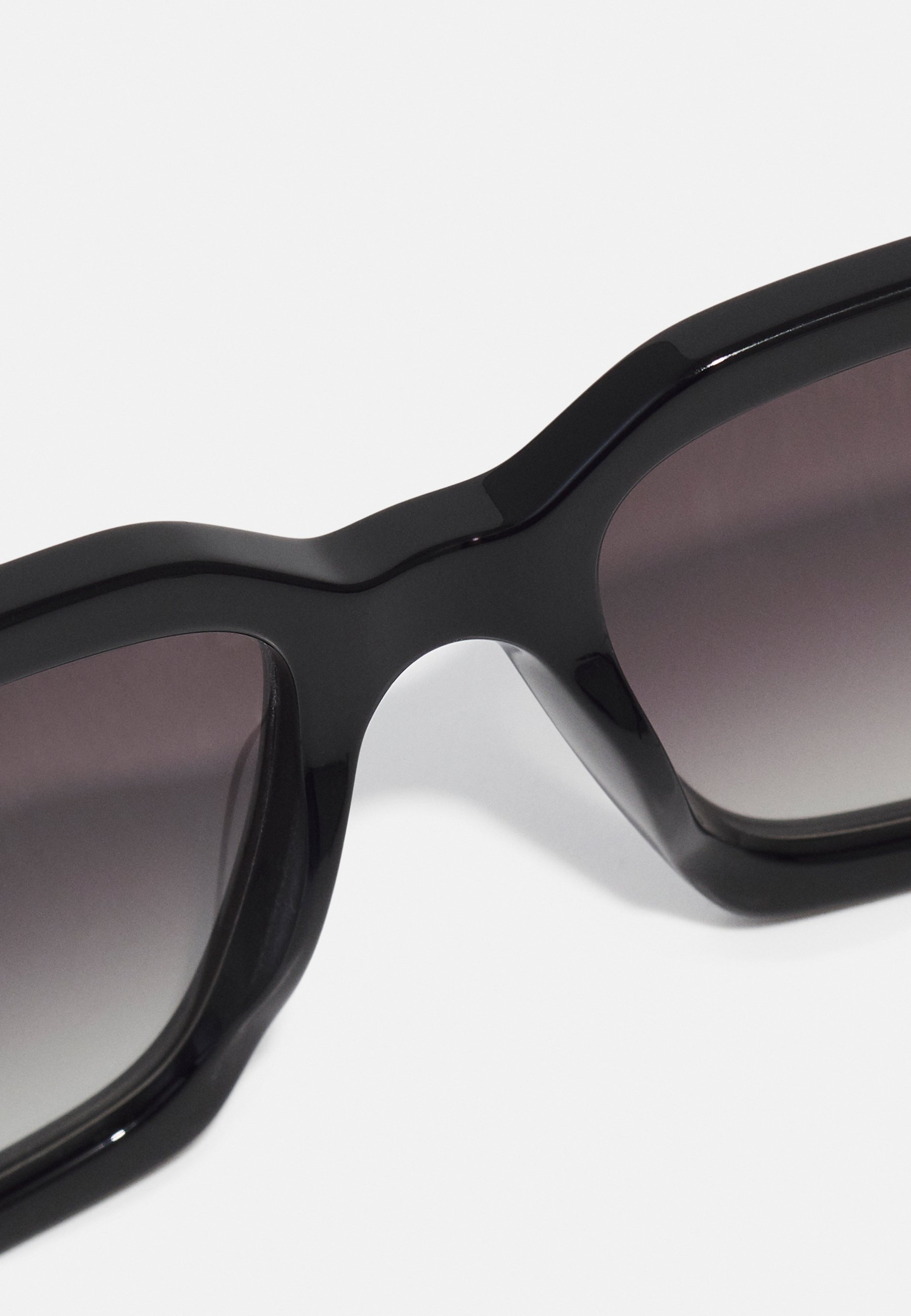 KARL LAGERFELD Damen Sonnenbrille – Schmetterlingsform, Aus Acetat, Mit Metallakzenten, Verschiedene Farben