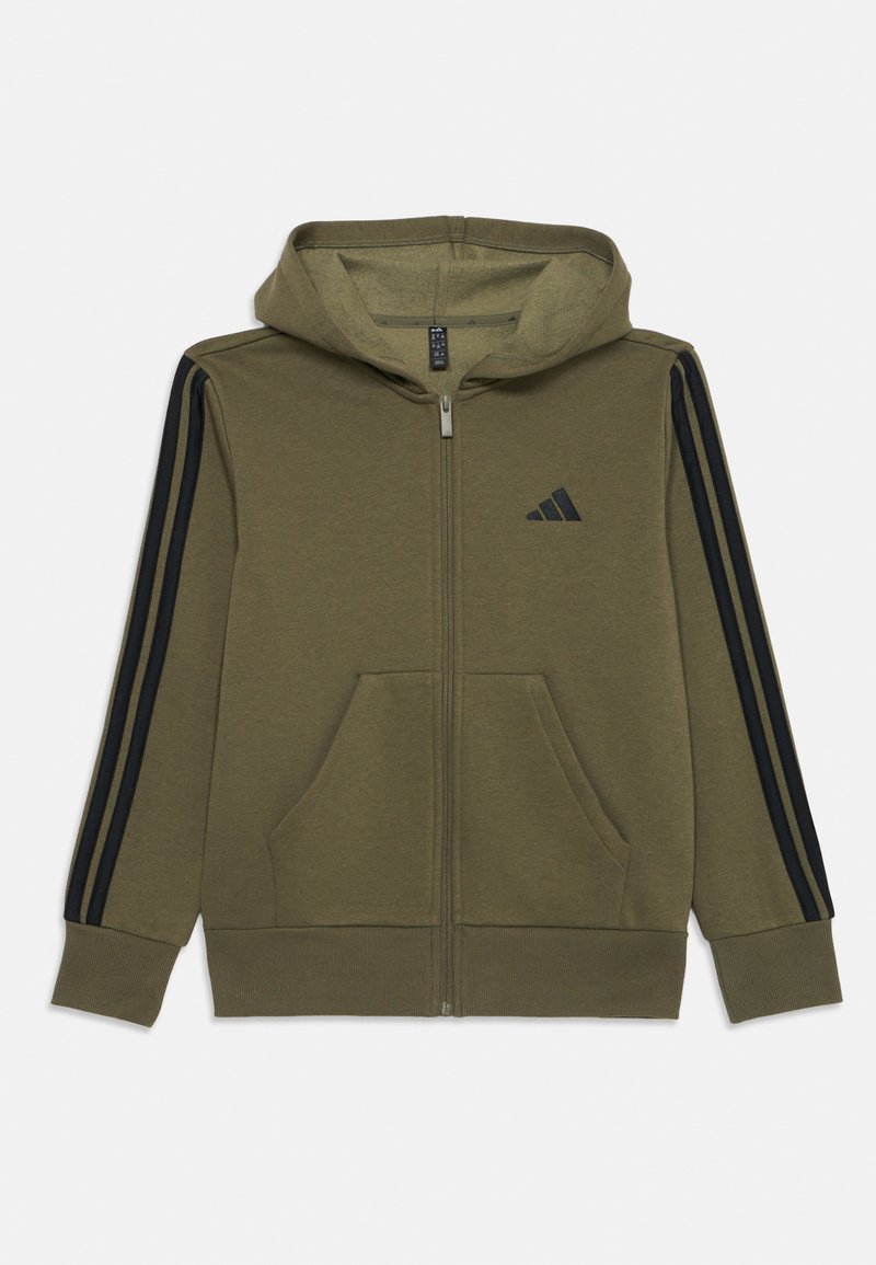 Olijfgroene hoodie met rits, met een voorkuil, zwarte strepen langs de mouwen en een klein zwart logo op de borst. Zachte textuur van de stof.