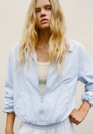 PULL&BEAR, LIGHTWEIGHT WITH HIGH NECK - BOMBER JACKET - Veste mi-saison - light blue