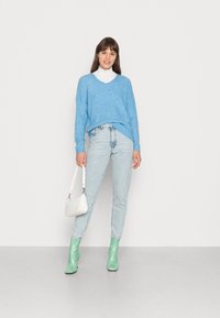 Vero Moda VMCREWLEFILE V-NECK  NOOS - Camisola - blue bell