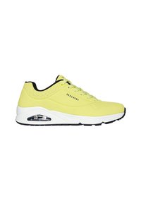 Limegrüne Skechers-Sneaker mit weißer Zwischensohle, schwarzen Akzenten und perforiertem Design; verfügt über eine sichtbare Luftpolsterung an der Ferse.
