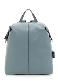 Zaino in pelle blu chiaro con cima arrotondata, due maniglie superiori, chiusura con cerniera e dettagli neri. Presenta un'etichetta del marchio sul lato.