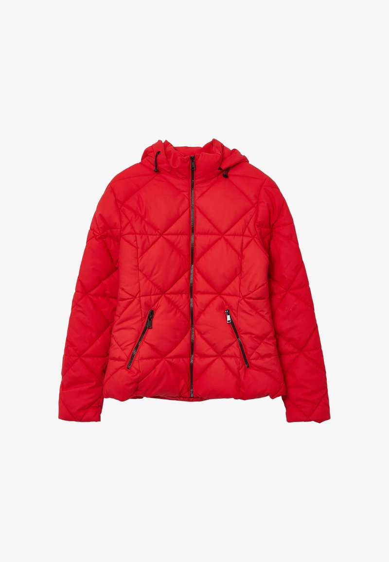 Veste matelassée rouge avec texture en forme de diamant, fermeture éclair centrale, deux poches zippées et une capuche ajustable. Fini en tissu lisse.