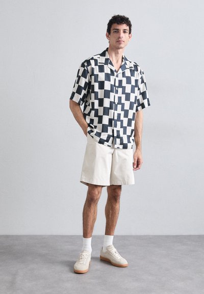 J.LINDEBERG SHANE CLOUD - Shorts - moonbeam