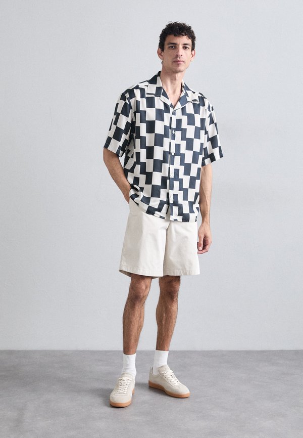 SHANE CLOUD - Shorts - moonbeam4