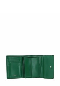 Portefeuille en cuir vert avec plusieurs emplacements pour cartes, un compartiment central et une fermeture à pression. Texture lisse et branding minimal visible.