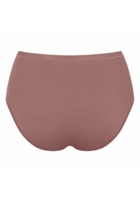 Beige katoenen hipsterondergoed met een gladde textuur, voorzien van een brede tailleband en een ontwerp met volledige bedekking. Gestikte randen voor duurzaamheid.