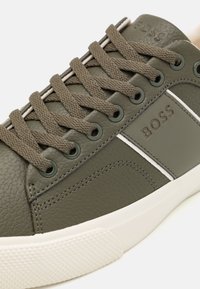 BOSS AIDEN - Sportcipő - dark green