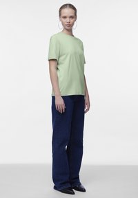 Pieces PCRIA FOLD UP SOLID TEE - T-shirts - quiet green