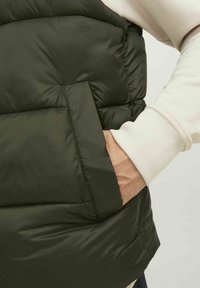 Jack & Jones ETOBY COLLAR SN - Waistcoat - rosin