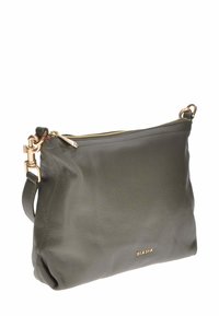 Borsa a tracolla in pelle verde con finitura testurizzata, zip dorata e delicati dettagli del logo in carattere metallico. Includerà una tracolla regolabile.