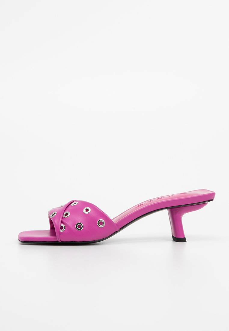 BY FAR Muiltjes met hak donkerroze BY FAR Muiltjes met hak donkerroze