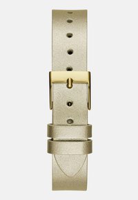 Cinturino per orologio in pelle metallica dorata con superficie liscia, dotato di più fori per la regolazione e una chiusura a fibbia dorata.