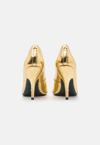Patrizia Pepe DECOLLETÉ - Tacones - gold