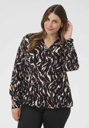 Zwarte blouse met lange mouwen, voorzien van een gedurfde dierenprint in beige en roest, met een V-hals en een ontspannen pasvorm, gemaakt van lichtgewicht stof.