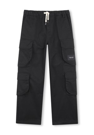 Pantalon cargo noir avec taille élastique et cordon, avec plusieurs poches à rabat et un petit patch logo rectangulaire sur la poche de la jambe droite.