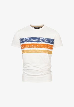 Weißes Baumwoll-T-Shirt mit horizontalen Streifen in Blau, Orange und Gelb. Enthält ein kleines Logo auf der oberen linken Brustseite.