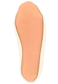 Orthopedische inlegzool met een zachte perzikkleurige basis, omgeven door een witte rand. Glad textuur en contoured vorm voor voetondersteuning.