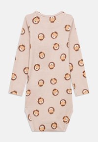 Hosszú ujjú napozó puha bézs anyagból, barna és bézs tónusú ismétlődő oroszlánarc mintával. Patentos záródás alul.