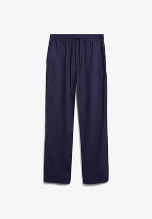 Marineblaue gerade geschnittene Hose mit elastischem Bund und verstellbarem Kordelzug, Seitentaschen, flach auf weißem Hintergrund präsentiert.