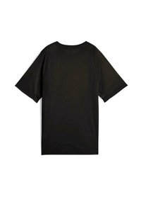 Camiseta negra de manga corta con cuello redondo y un corte holgado. Textura suave, diseño minimalista, sin logotipos ni patrones visibles.