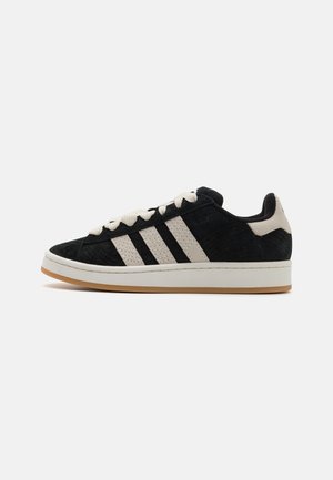 adidas Originals, Chaussures de skate - black