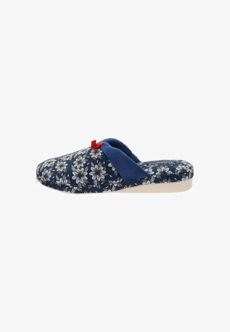 Zapatilla con estampado floral, parte superior de tela azul marino, suaves acentos de textil azul, detalle de lazo rojo y suela de color claro.
