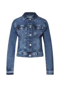 Giacca di jeans blu medio con colletto classico, chiusura anteriore con bottoni, due tasche sul petto e maniche lunghe. Texture strappata su tutta la superficie.