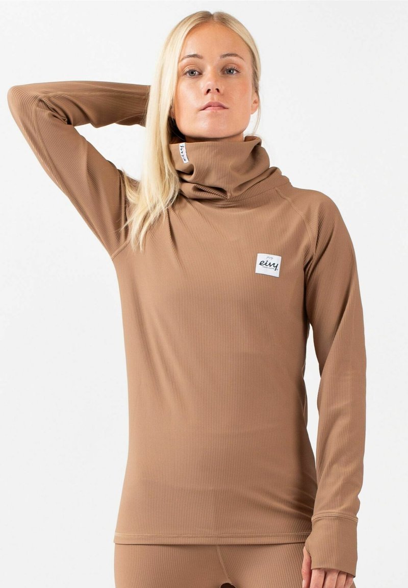 Braun gerippter Langarmtop mit einem Trichterkragen. Verfügt über ein Etikett am Kragen. Glatte Textur mit figurbetontem Design, geeignet für Sportbekleidung.