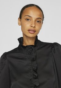 VILA VILUTTO FRILL - Pogājama blūze - black beauty