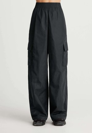 STRAIGHT - Kapsáče - black