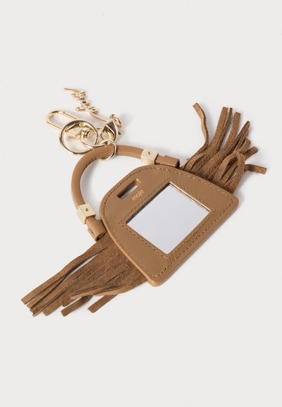 Porte-clés en cuir fauve avec un porte-photo rectangulaire, orné de franges en daim marron, de ferrures dorées et d'une boucle ronde en haut pour fixation.