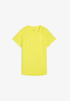 Camisa deportiva amarilla hecha de un tejido ligero y transpirable, con un escote redondo y mangas cortas. Logo blanco en la parte frontal.