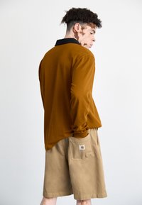 Carhartt WIP FLOYD SHORT - Shorts vaqueros - sand