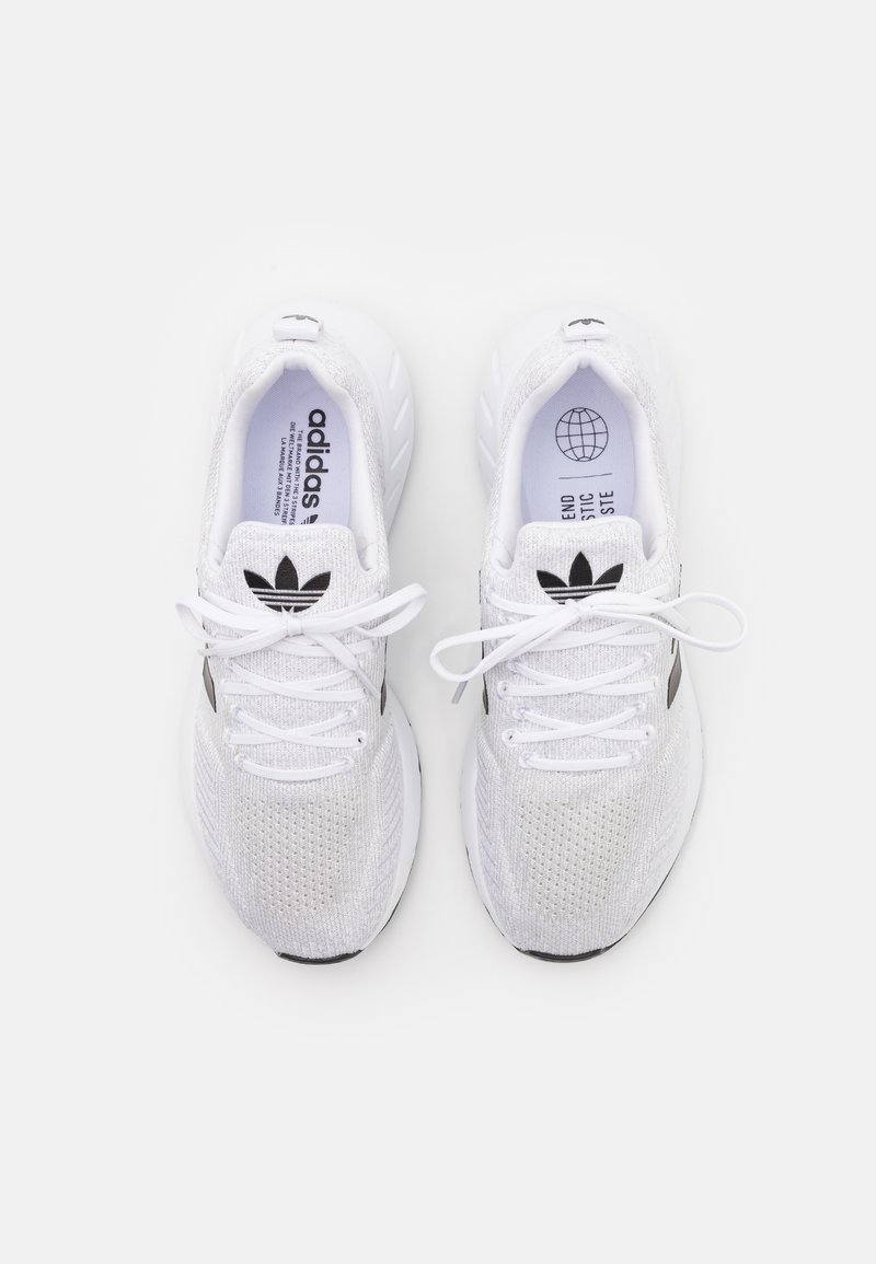 adidas Sportswear SWIFT RUN 22 UNISEX - Trainers - footwear white/core  black/grey one/white - Zalando.ie