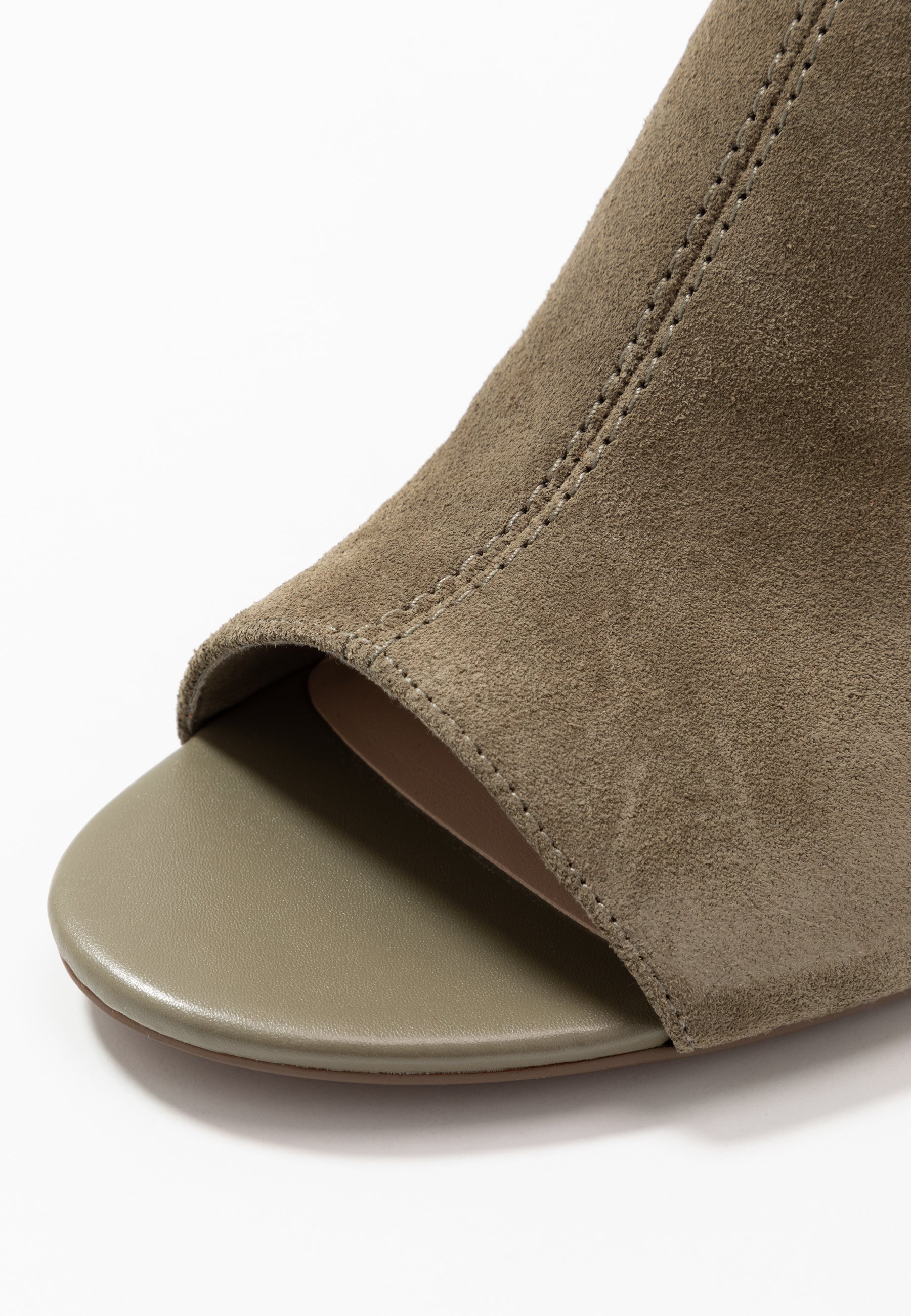 Clarks DEVA BELL - Sandaler med ankelstøtte - olive Clarks DEVA BELL - Sandaler med ankelstøtte - olive